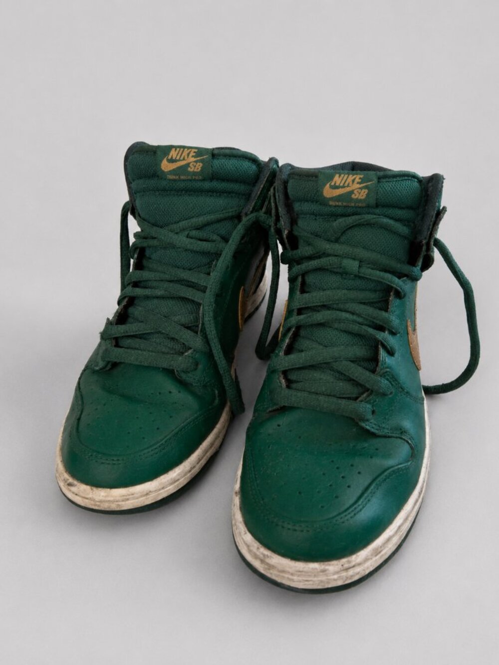 Nike SB Dunk High sneakers in green leather with brown/tan swoosh detail. Men 9.